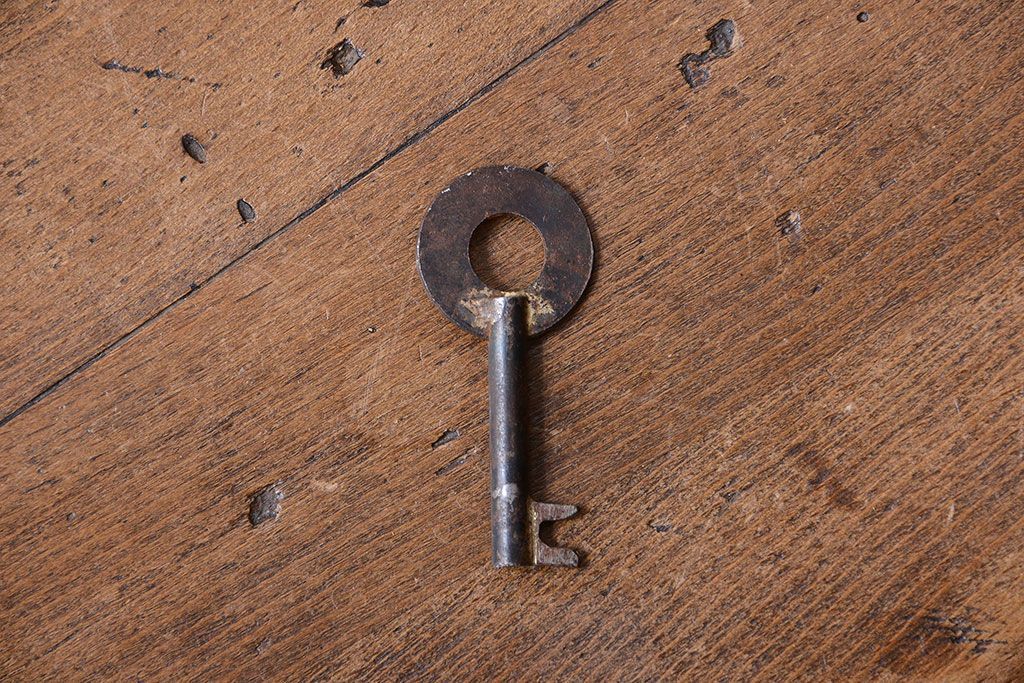 アンティーク家具　古民具・骨董　縦桟引き戸の収納箪笥サイドボード(水屋箪笥)