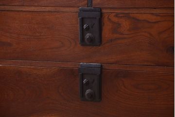 アンティーク家具　古民具・骨董　明治期　前面欅材の時代箪笥ローボード(ローチェスト)