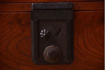 アンティーク家具　古民具・骨董　明治期　前面欅材の時代箪笥ローボード(ローチェスト)