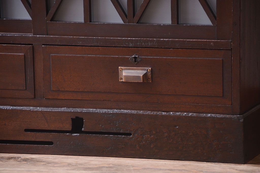 アンティーク家具　和製アンティーク　大正〜昭和期　すりガラス引き戸の本箱