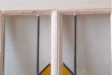 アンティーク雑貨　イギリスアンティーク　フレームがおしゃれなステンドグラスの小窓(明り取り)(2)