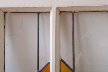 アンティーク雑貨　イギリスアンティーク　フレームがおしゃれなステンドグラスの小窓(明り取り)(3)