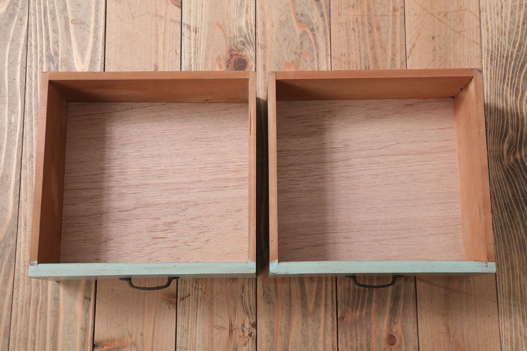 アンティーク家具　アンティークペイント　オリーブグリーンカラーの本箱(ブックケース)