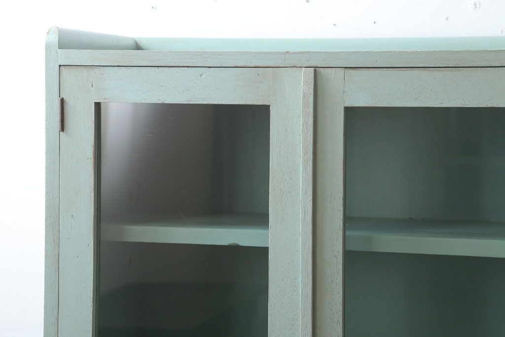 アンティーク家具　アンティークペイント　オリーブグリーンカラーの本箱(ブックケース)