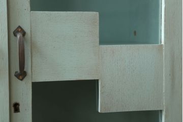 アンティーク家具　アンティークペイント　オリーブグリーンカラーの本箱(ブックケース)