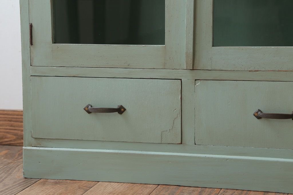 アンティーク家具　アンティークペイント　オリーブグリーンカラーの本箱(ブックケース)