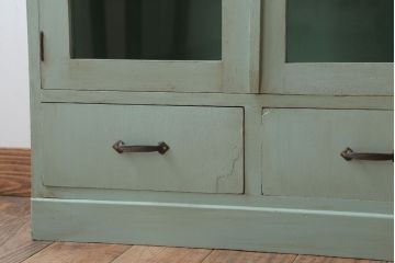 アンティーク家具　アンティークペイント　オリーブグリーンカラーの本箱(ブックケース)