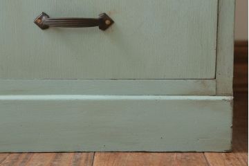 アンティーク家具　アンティークペイント　オリーブグリーンカラーの本箱(ブックケース)