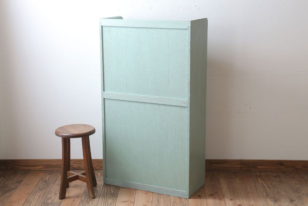 アンティーク家具　アンティークペイント　オリーブグリーンカラーの本箱(ブックケース)