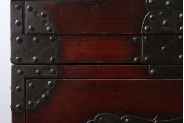 アンティーク家具　古民具・骨董　明治期　大きな金具のアンティーク観音箪笥(衣装箪笥)