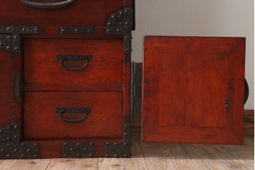 アンティーク家具　古民具・骨董　明治期　大きな金具のアンティーク観音箪笥(衣装箪笥)
