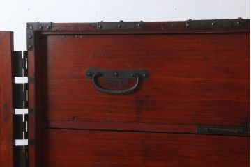 アンティーク家具　古民具・骨董　明治期　大きな金具のアンティーク観音箪笥(衣装箪笥)