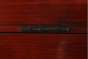 アンティーク家具　古民具・骨董　明治期　大きな金具のアンティーク観音箪笥(衣装箪笥)