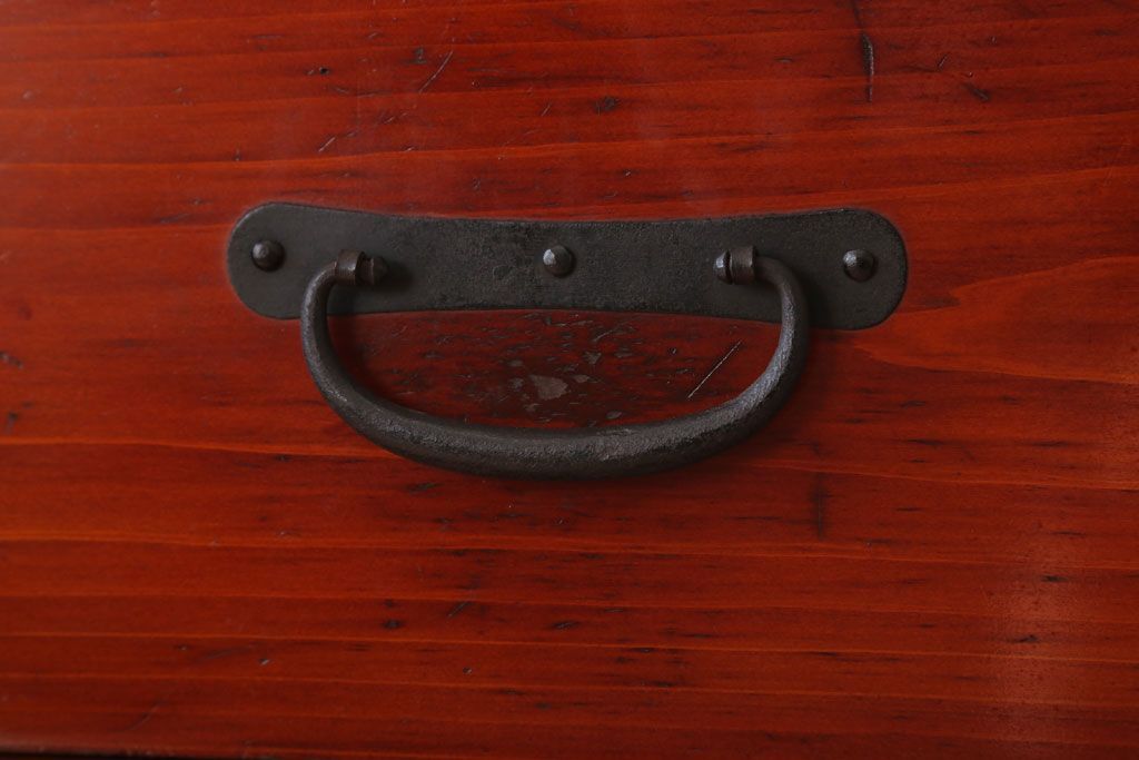 アンティーク家具　古民具・骨董　明治期　大きな金具のアンティーク観音箪笥(衣装箪笥)