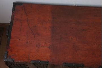 アンティーク家具　古民具・骨董　明治期　大きな金具のアンティーク観音箪笥(衣装箪笥)