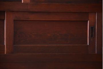 アンティーク家具　古民具・骨董　古い檜材の小ぶりで上品な二段重ね水屋箪笥