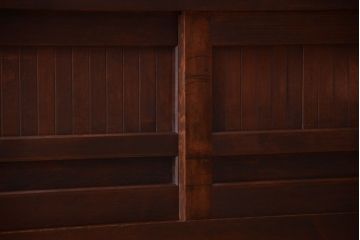 アンティーク家具　古民具・骨董　古い檜材の小ぶりで上品な二段重ね水屋箪笥