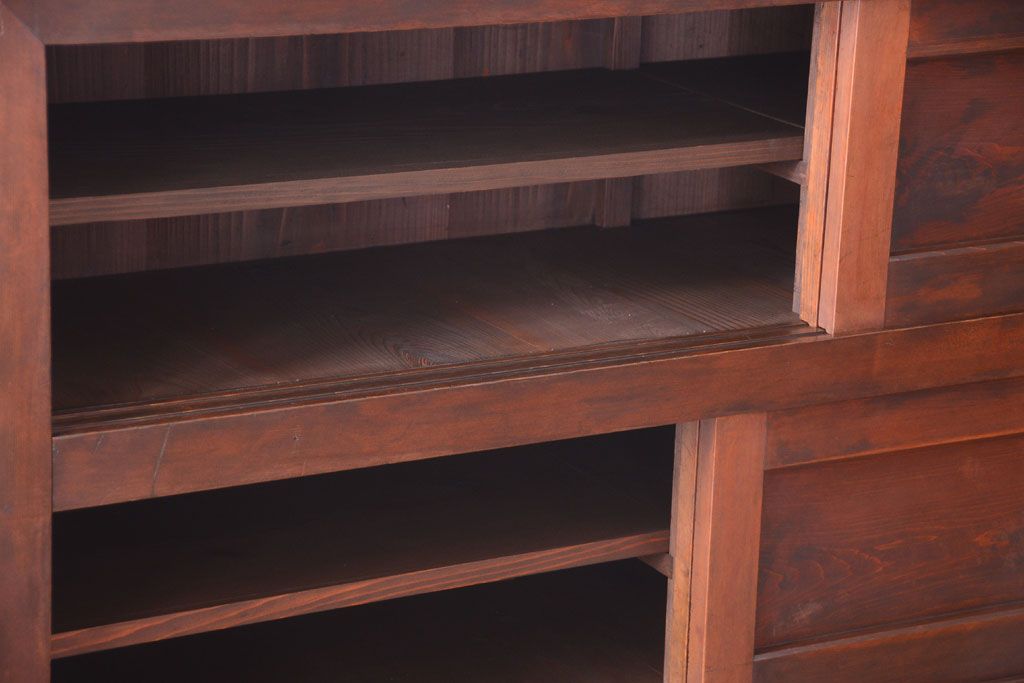 アンティーク家具　古民具・骨董　古い檜材の小ぶりで上品な二段重ね水屋箪笥