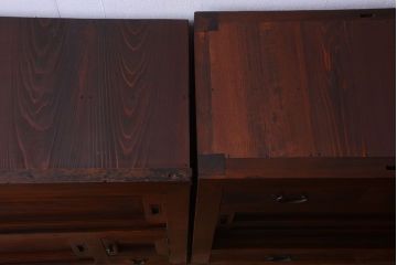 アンティーク家具　古民具・骨董　古い檜材の小ぶりで上品な二段重ね水屋箪笥