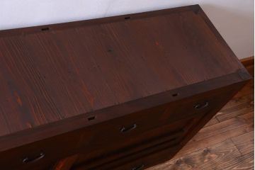 アンティーク家具　古民具・骨董　古い檜材の小ぶりで上品な二段重ね水屋箪笥