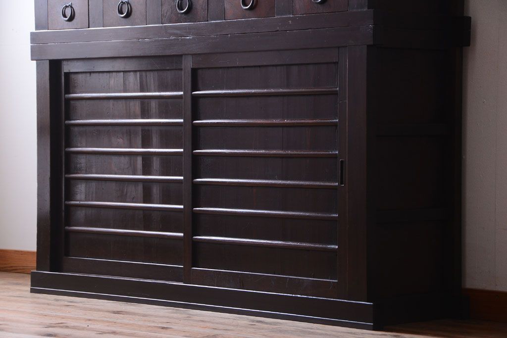 アンティーク家具　古民具・骨董　明治期　横桟引き戸付き!古い五尺水屋箪笥