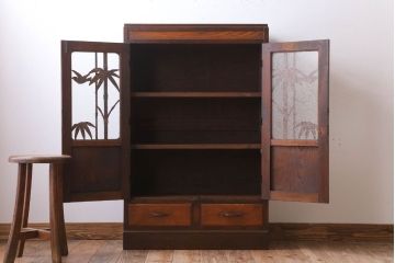 アンティーク家具　和製アンティーク　透かし彫り　古い木の本箱