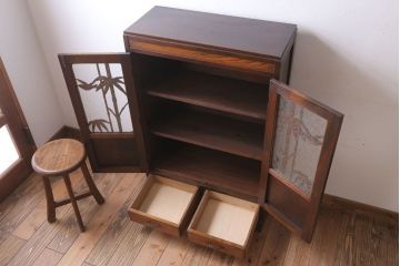 アンティーク家具　和製アンティーク　透かし彫り　古い木の本箱