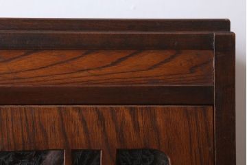 アンティーク家具　和製アンティーク　透かし彫り　古い木の本箱