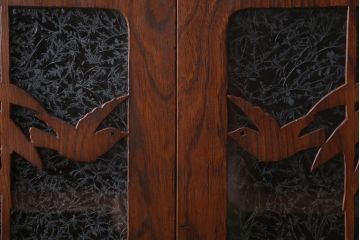 アンティーク家具　和製アンティーク　透かし彫り　古い木の本箱