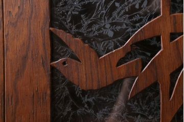 アンティーク家具　和製アンティーク　透かし彫り　古い木の本箱