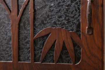 アンティーク家具　和製アンティーク　透かし彫り　古い木の本箱