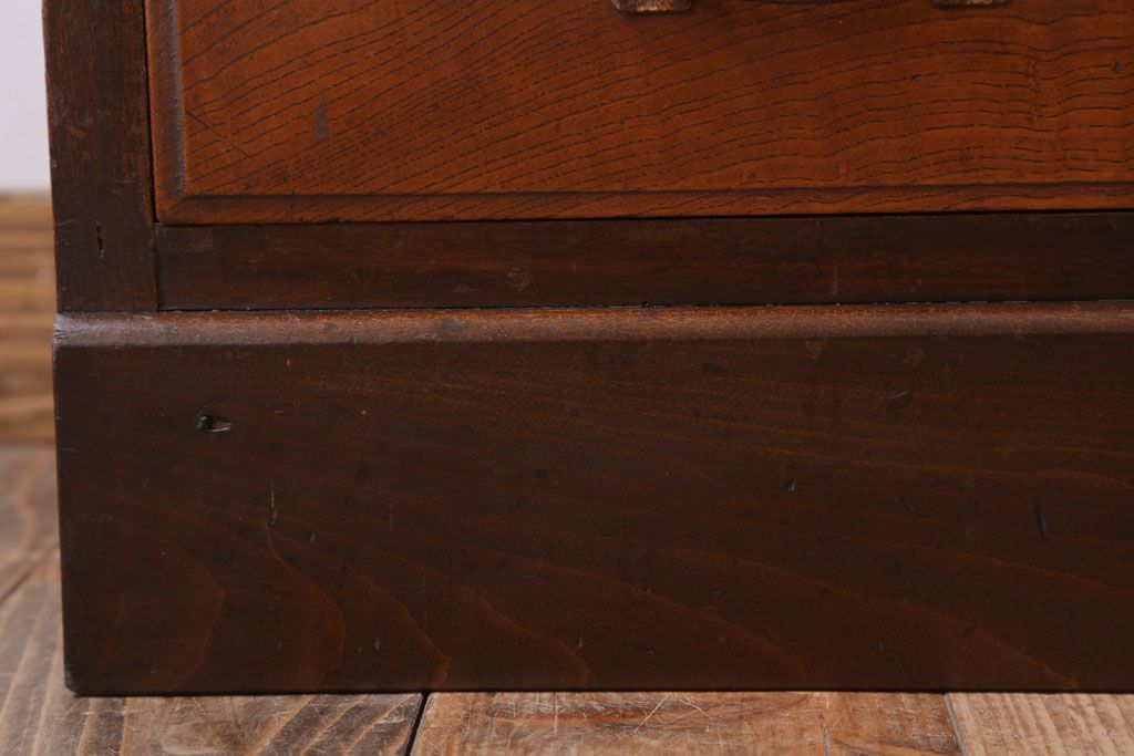 アンティーク家具　和製アンティーク　透かし彫り　古い木の本箱