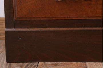 アンティーク家具　和製アンティーク　透かし彫り　古い木の本箱