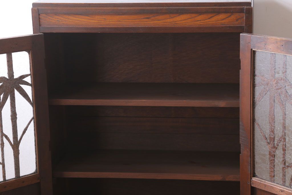 アンティーク家具　和製アンティーク　透かし彫り　古い木の本箱