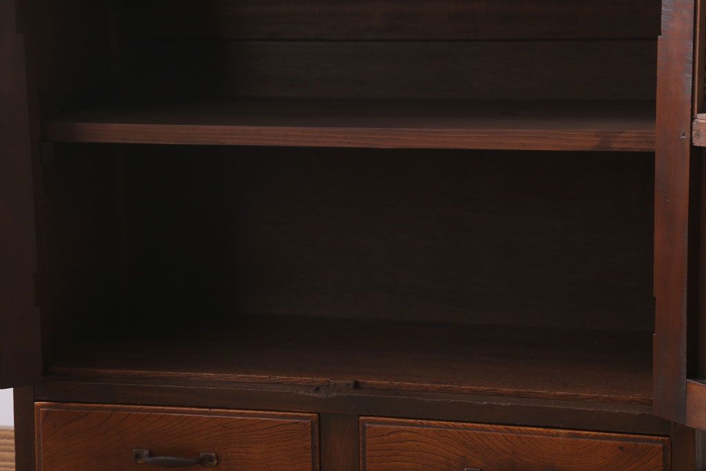 アンティーク家具　和製アンティーク　透かし彫り　古い木の本箱