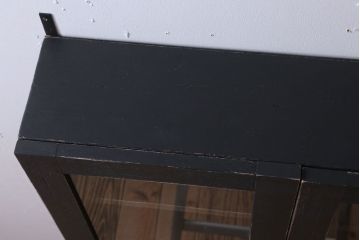 アンティーク家具　アンティークペイント　古い木のシンプルな壁掛け戸棚