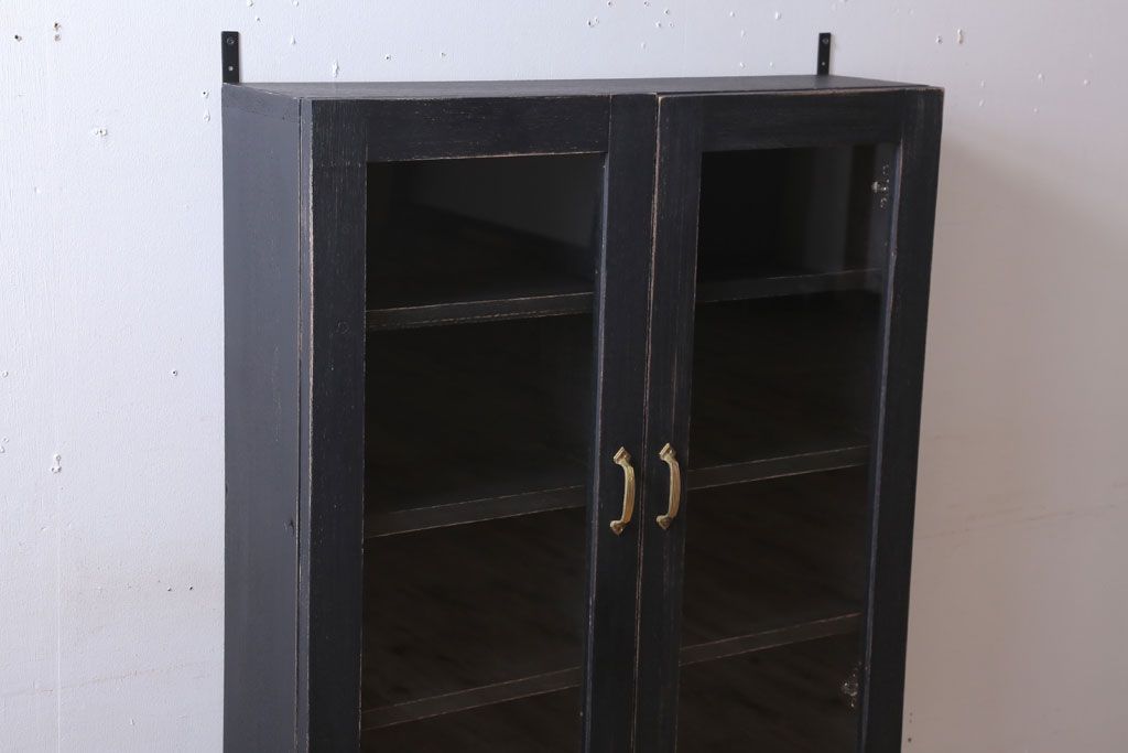 アンティーク家具　アンティークペイント　古い木のシンプルな壁掛け戸棚