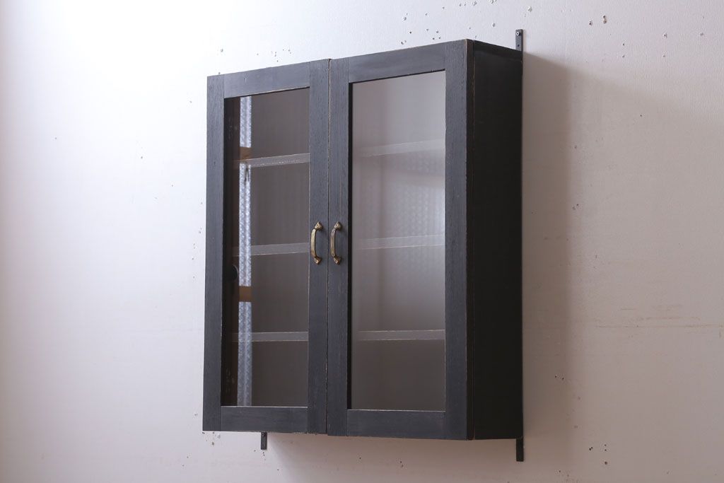 アンティーク家具　アンティークペイント　古い木のシンプルな壁掛け戸棚