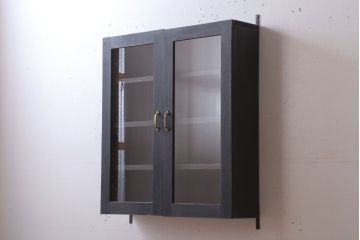 アンティーク家具　アンティークペイント　古い木のシンプルな壁掛け戸棚