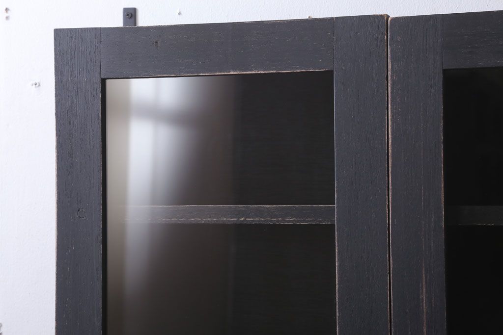 アンティーク家具　アンティークペイント　古い木のシンプルな壁掛け戸棚