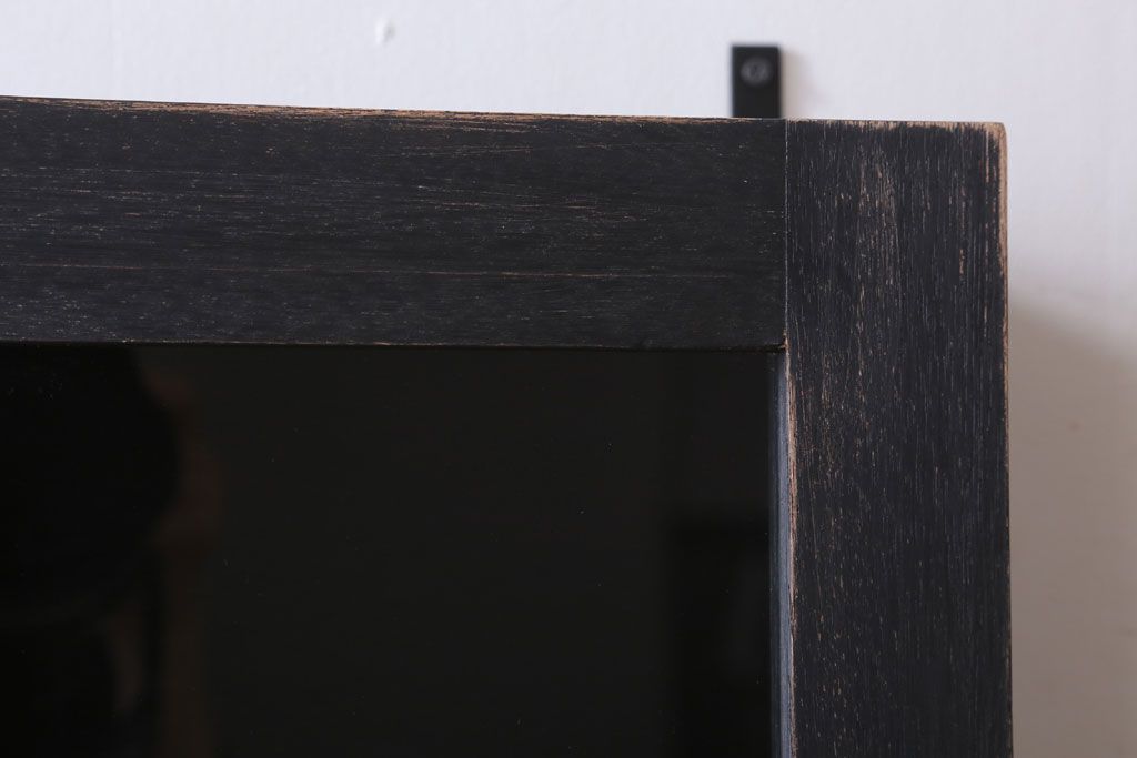 アンティーク家具　アンティークペイント　古い木のシンプルな壁掛け戸棚