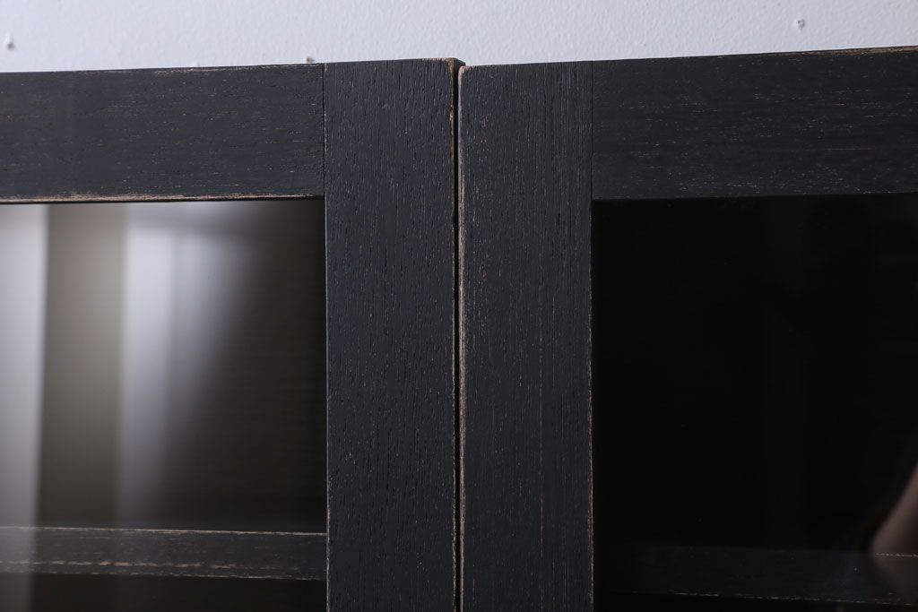 アンティーク家具　アンティークペイント　古い木のシンプルな壁掛け戸棚