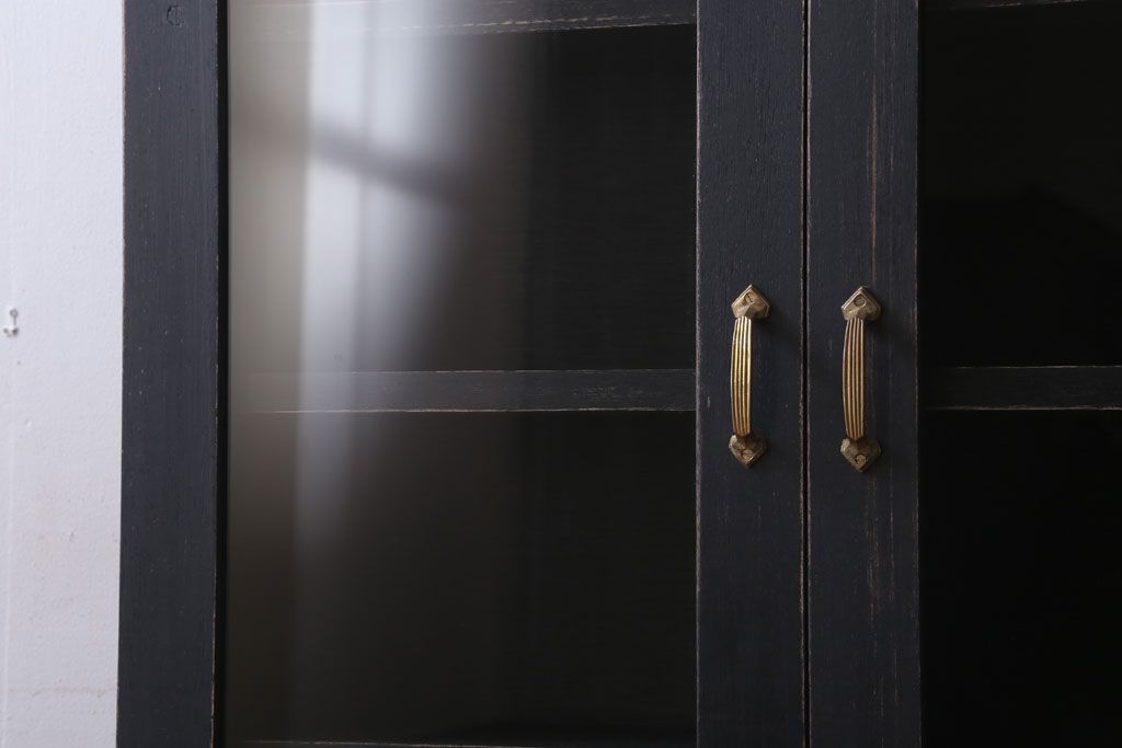 アンティーク家具　アンティークペイント　古い木のシンプルな壁掛け戸棚