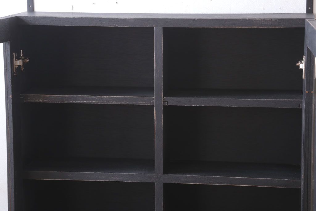 アンティーク家具　アンティークペイント　古い木のシンプルな壁掛け戸棚