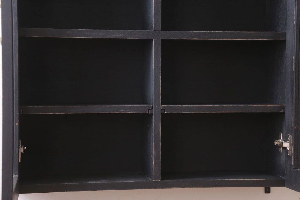 アンティーク家具　アンティークペイント　古い木のシンプルな壁掛け戸棚