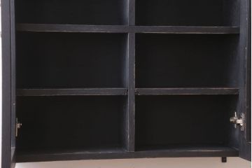 アンティーク家具　アンティークペイント　古い木のシンプルな壁掛け戸棚