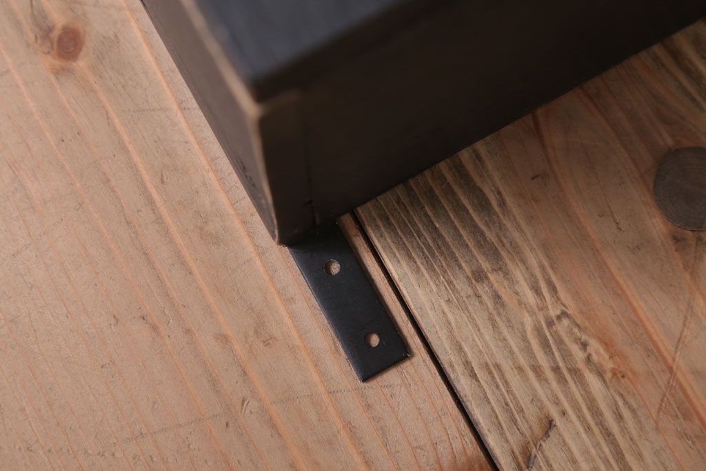 アンティーク家具　アンティークペイント　古い木のシンプルな壁掛け戸棚