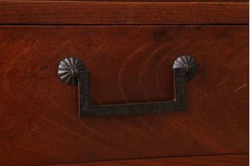 アンティーク家具　古民具・骨董　鉄脚付き!前面欅材の時代箪笥ローボード