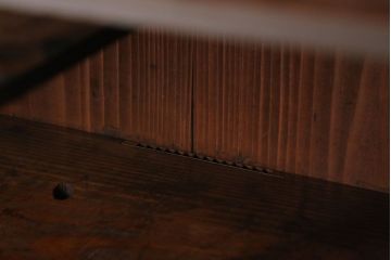 アンティーク家具　古民具・骨董　鉄脚付き!前面欅材の時代箪笥ローボード