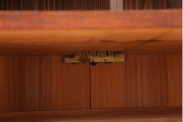 アンティーク家具　古民具・骨董　鉄脚付き!前面欅材の時代箪笥ローボード